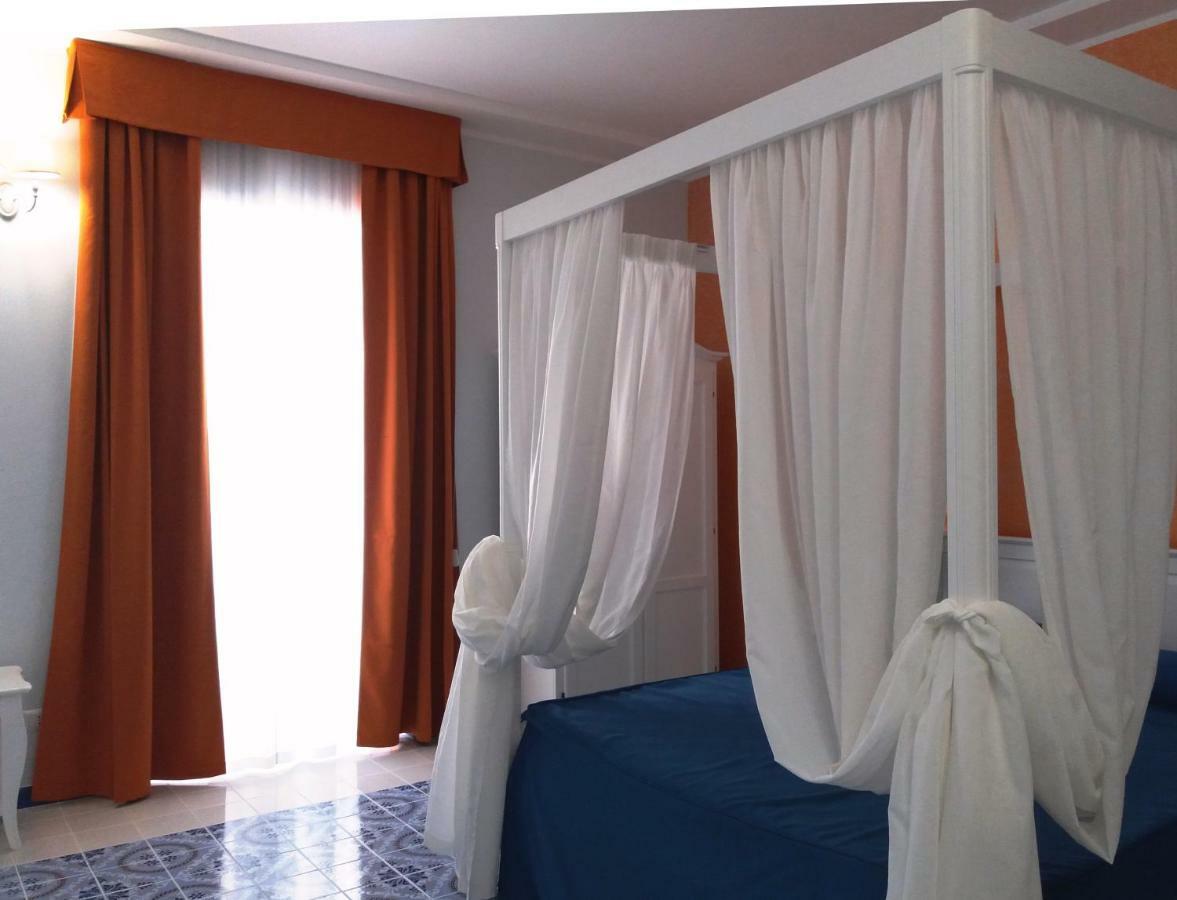 Odysseus Hotel ลีปารี ภายนอก รูปภาพ