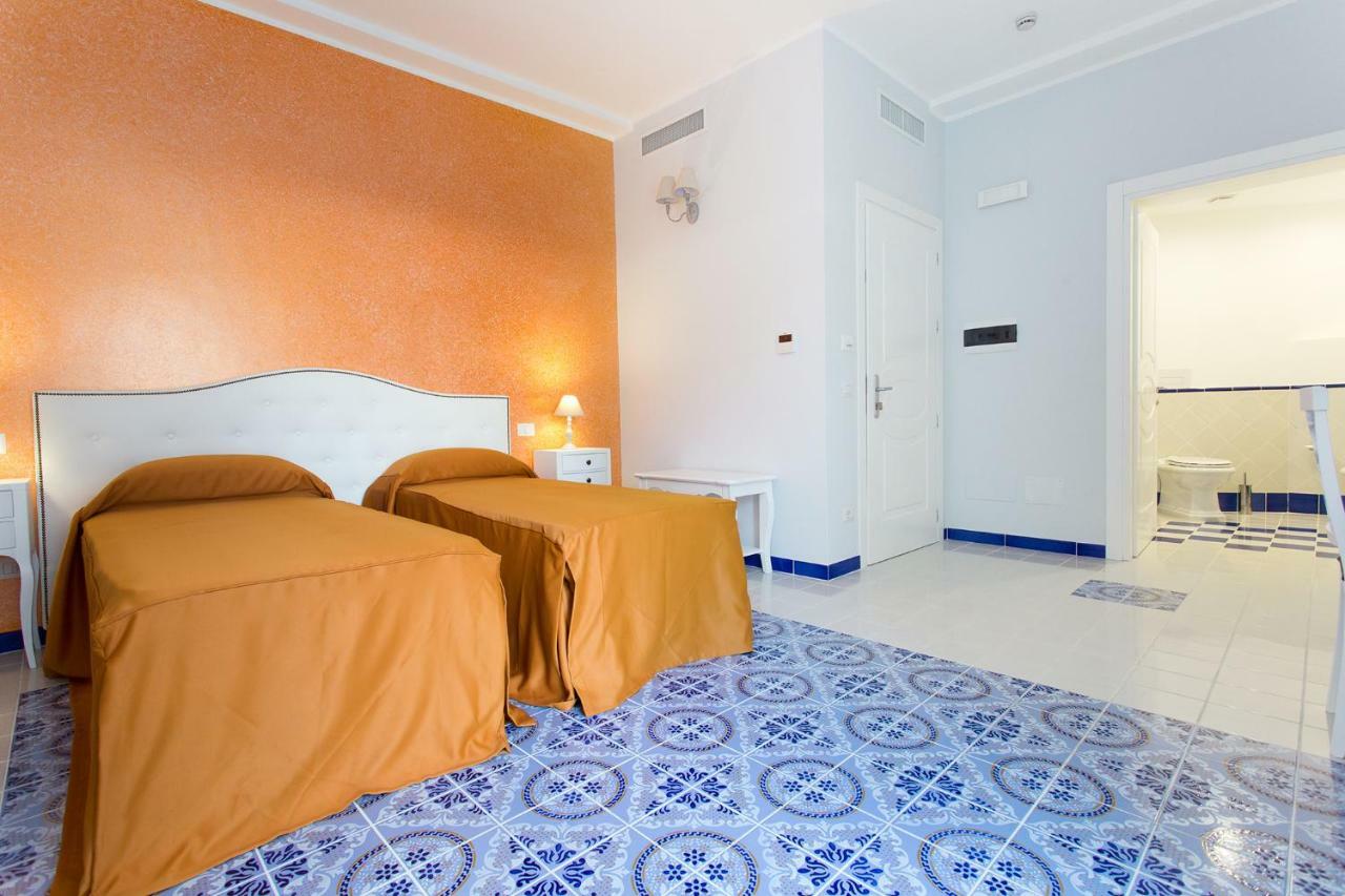 Odysseus Hotel ลีปารี ภายนอก รูปภาพ