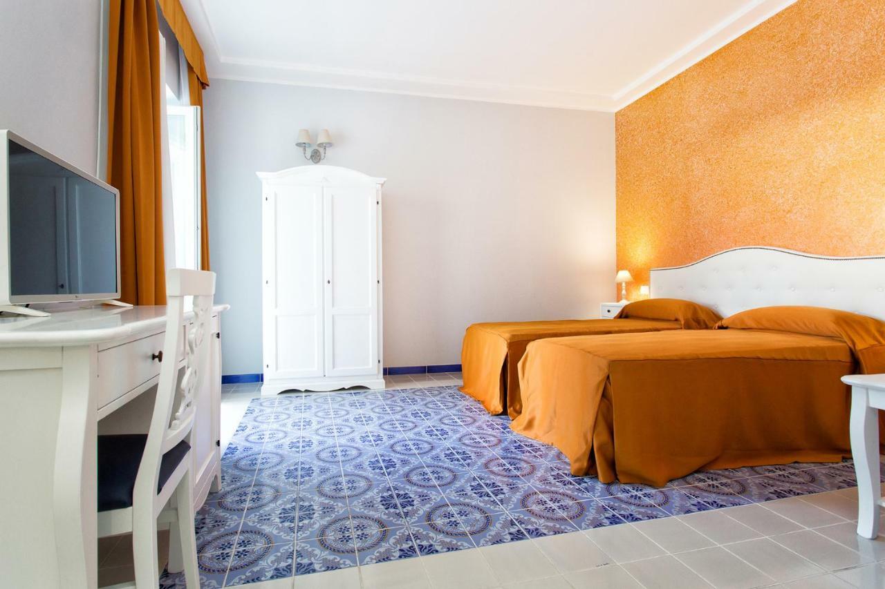 Odysseus Hotel ลีปารี ภายนอก รูปภาพ