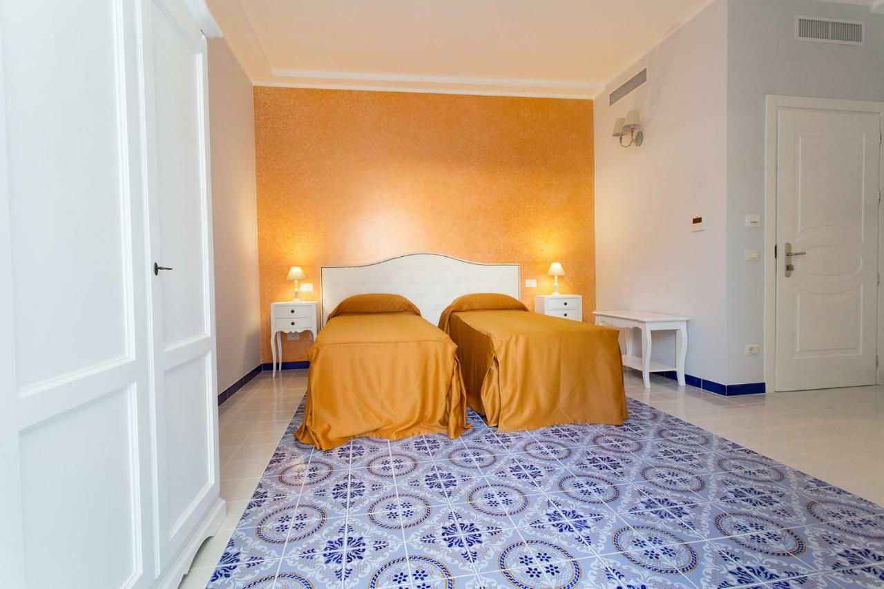 Odysseus Hotel ลีปารี ภายนอก รูปภาพ
