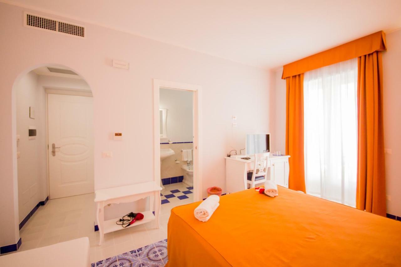 Odysseus Hotel ลีปารี ภายนอก รูปภาพ